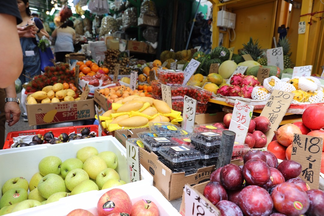 体验香港菜市场那些昂贵的进口水果