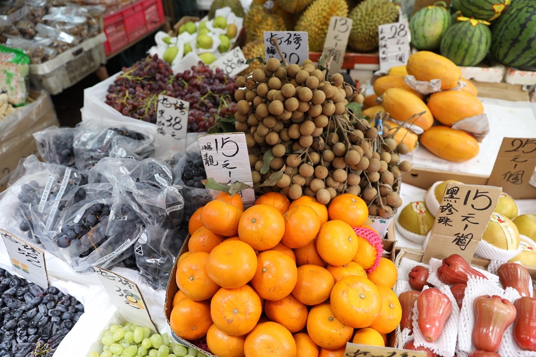 体验香港菜市场那些昂贵的进口水果