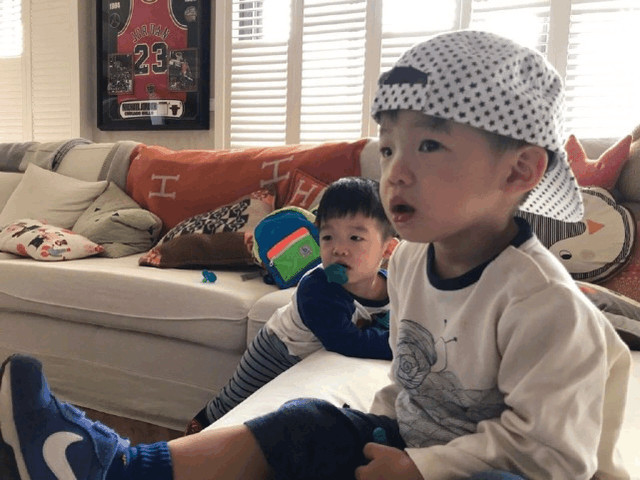 范玮琪38岁试管成功 谁料一怀就是双胞胎