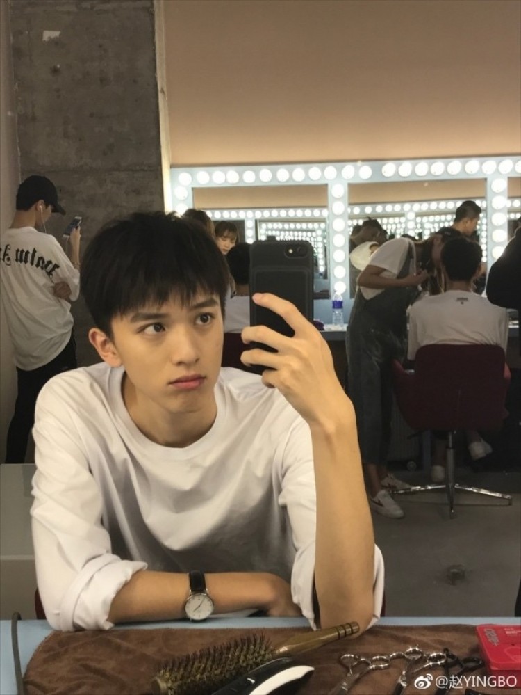 快乐男声赵英博被怼靠脸晋级是选秀还是选美