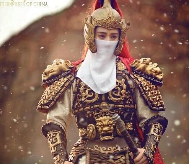 赵丽颖戎装帅到爆，看看这些女星的戎装照谁最惊艳