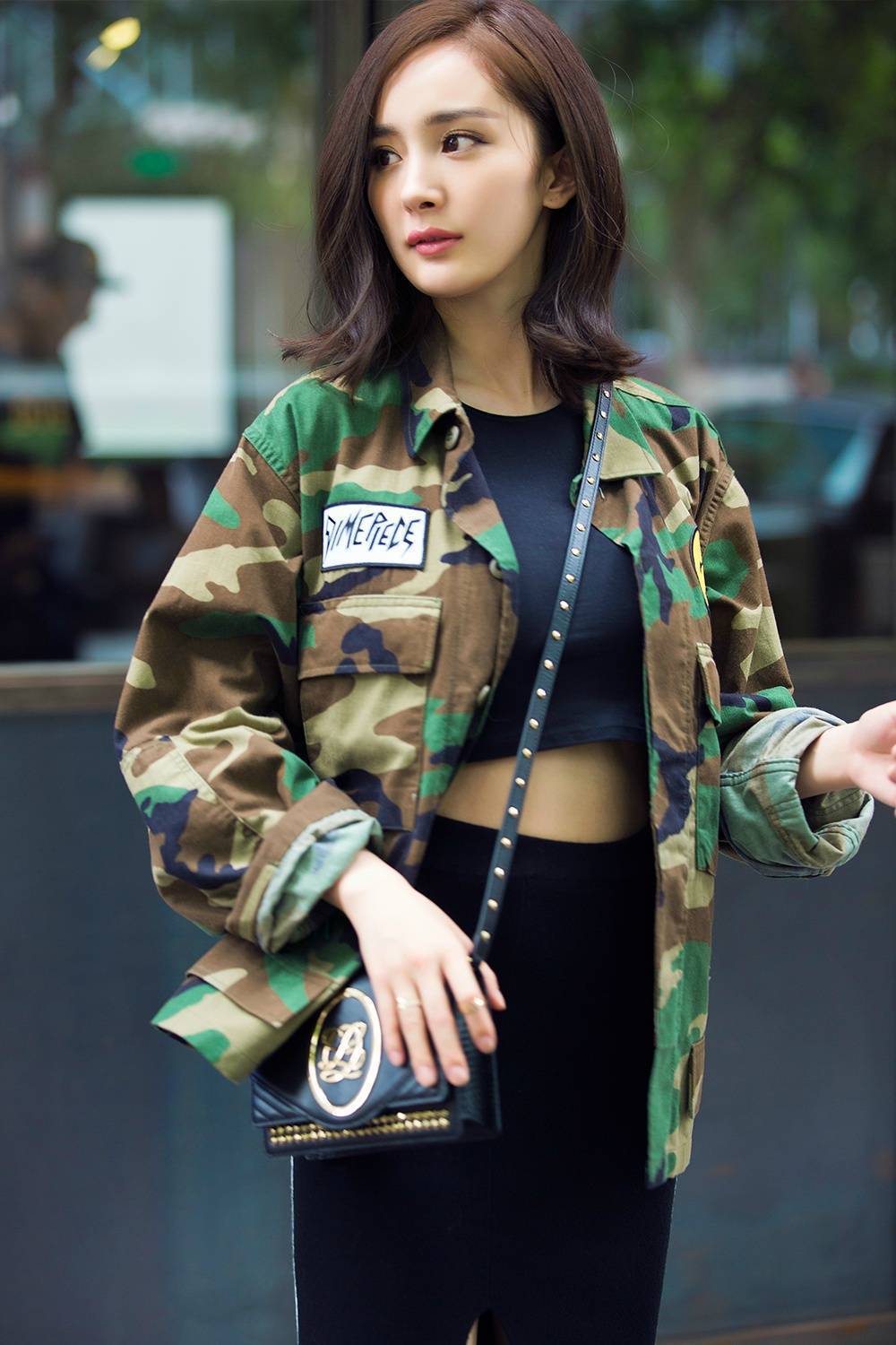 杨幂父亲晒侄女中考成绩,还不忘损杨幂一把