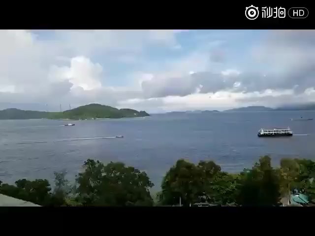 现场直击:香港网友拍摄辽宁舰进港视频 超震撼