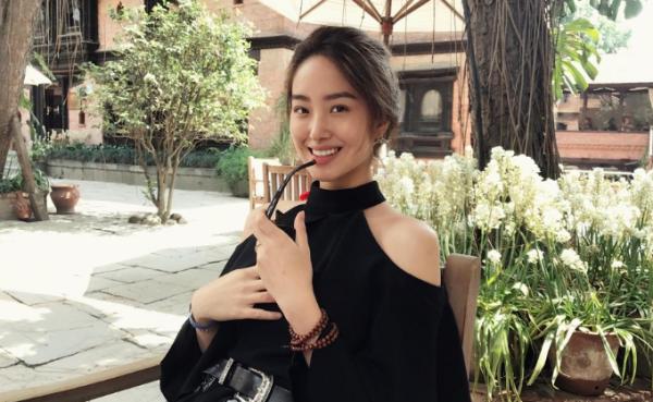 刘亦菲懒理干爹绯闻,晒杂志照美炸天,粉丝:高仿脸请不要再蹭热度!