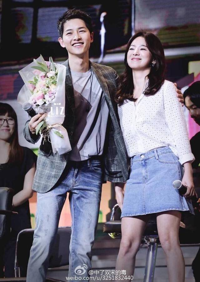 被曝宋慧乔有孕在身，宋仲基东京求婚场面感人，乔妹落泪秀钻戒