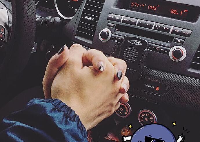 你不能忍受别人在你车上干!什!么!