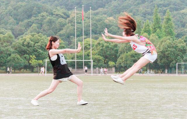 选择与你步伐一致的人同行否则就一个人