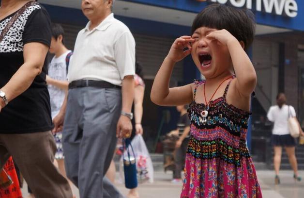 "拐卖小孩"一直存在的原因,还真不怪人贩子