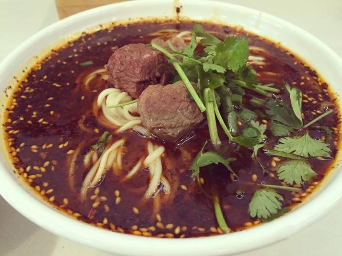 探寻大连街头美食：披萨店的魅力