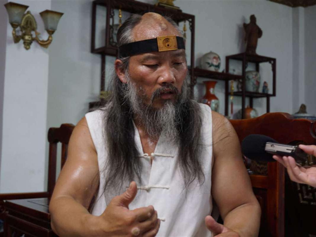 格斗狂人为何不敢对这个气功大师打假?