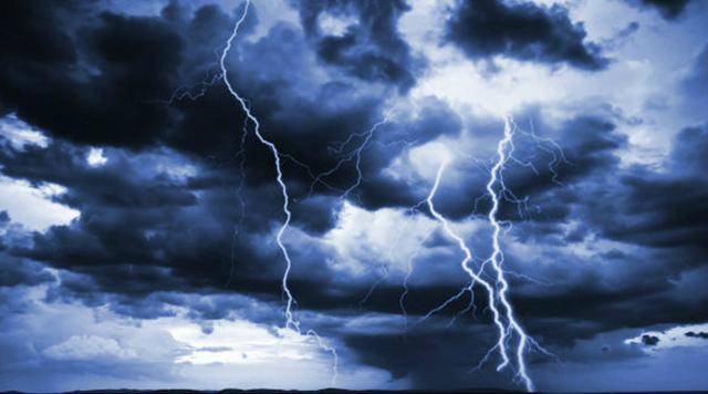 晴天霹雳般地变动让大多数人都措手无策.