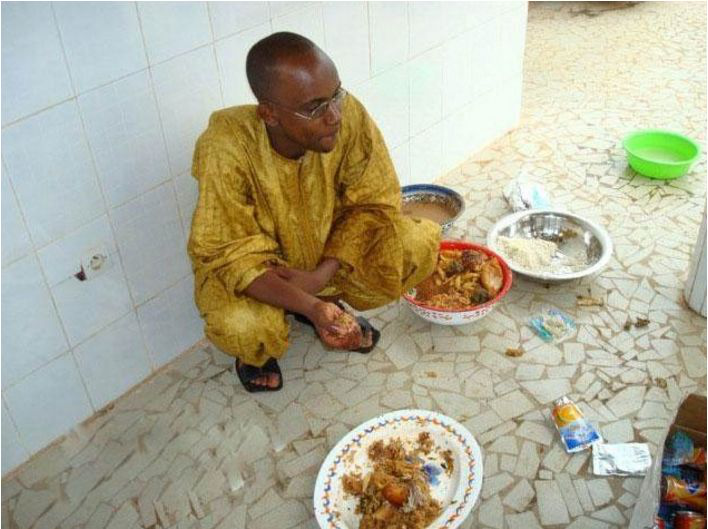 实拍非洲人的三餐,以敬那些为了爱情赴身的女孩