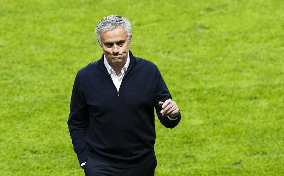 穆里尼奥:一个卢卡库不够,还有超级中锋