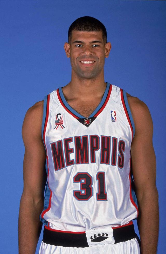 组图:回顾巴蒂尔的职业生涯,完美诠释最佳角色球员