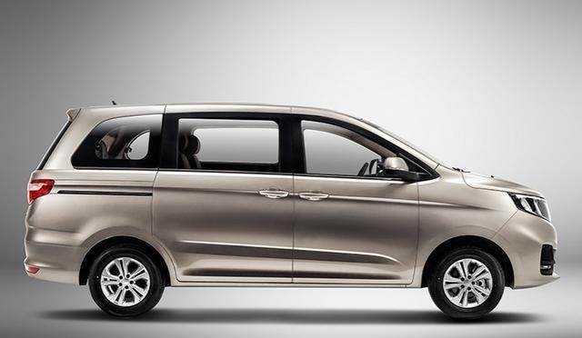 带电动滑门，油耗4毛，配双人床，6万实力超宝骏730