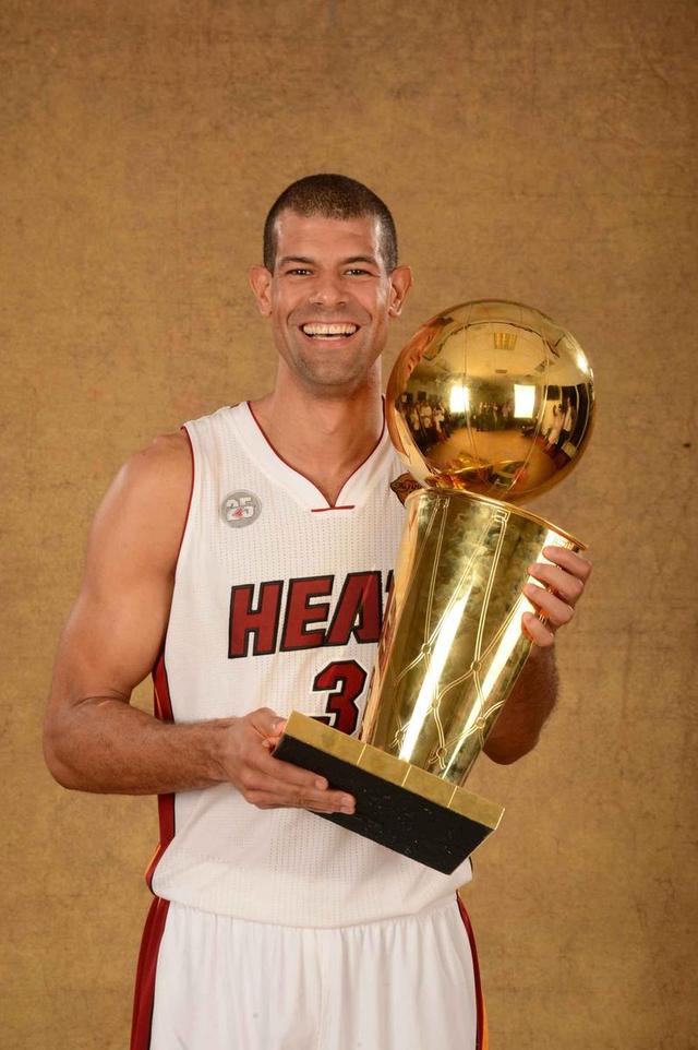 组图:回顾巴蒂尔的职业生涯,完美诠释最佳角色球员