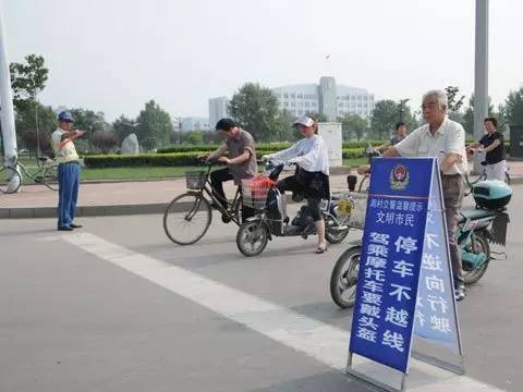 机动车与自行车刮蹭的事故，该如何处理？