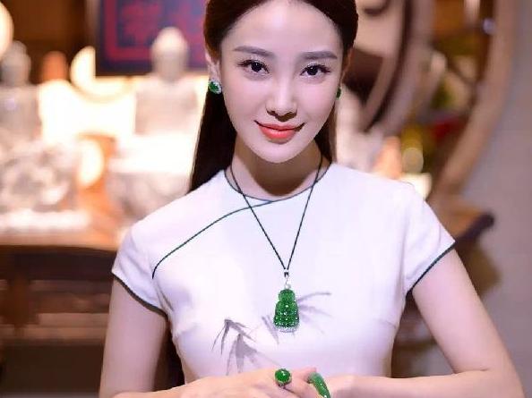 男戴观音女戴佛,女性是否可以佩戴翡翠观音吊坠?