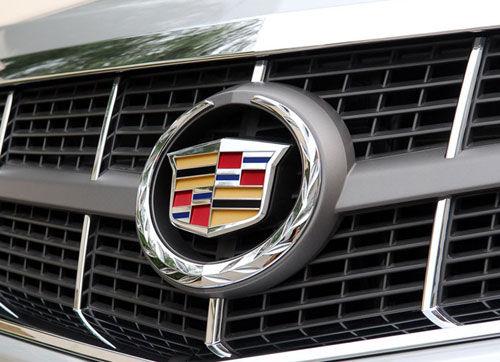 傻傻分不清认错了车标车主拿40米长的大刀来追