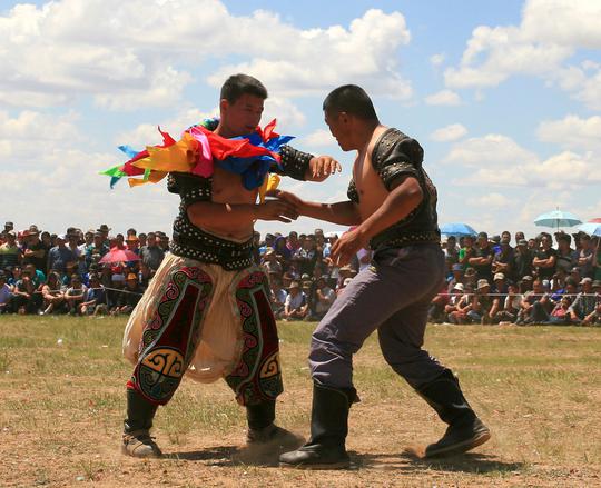 真正的蒙古汉子 帅气的蒙古摔跤手