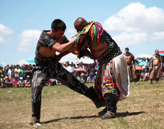 真正的蒙古汉子 帅气的蒙古摔跤手