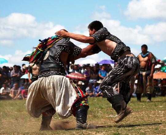 真正的蒙古汉子 帅气的蒙古摔跤手