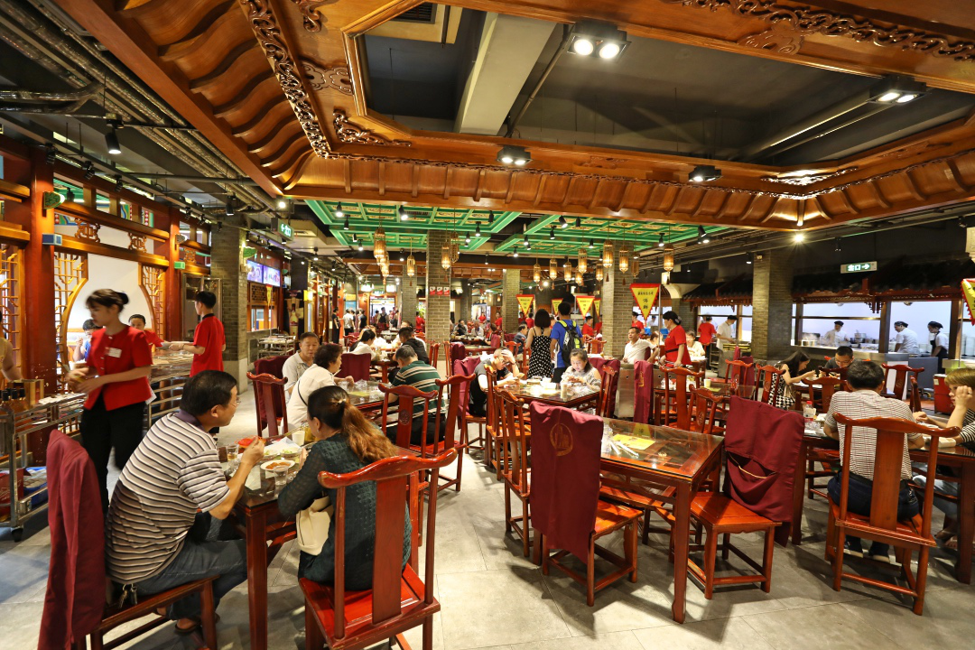 火宫殿是被"惯坏"了的长沙名小吃店