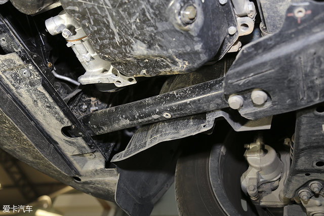 偏越野调校 jeep自由侠四驱版底盘解析