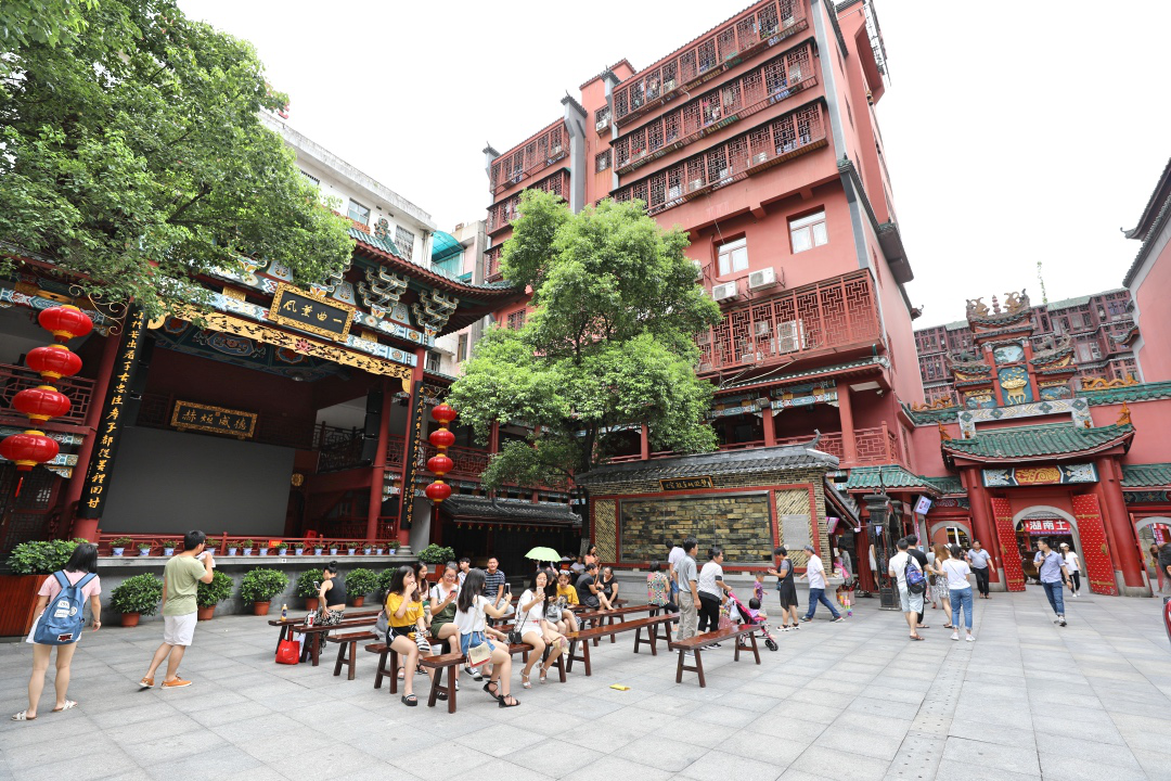 火宫殿是被"惯坏"了的长沙名小吃店