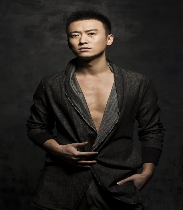 《鸡毛飞上天》:郑奇是如何挖出这深情陷阱的?