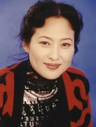 我的新女神→《我的前半生》里烈焰红唇的薛甄珠女士