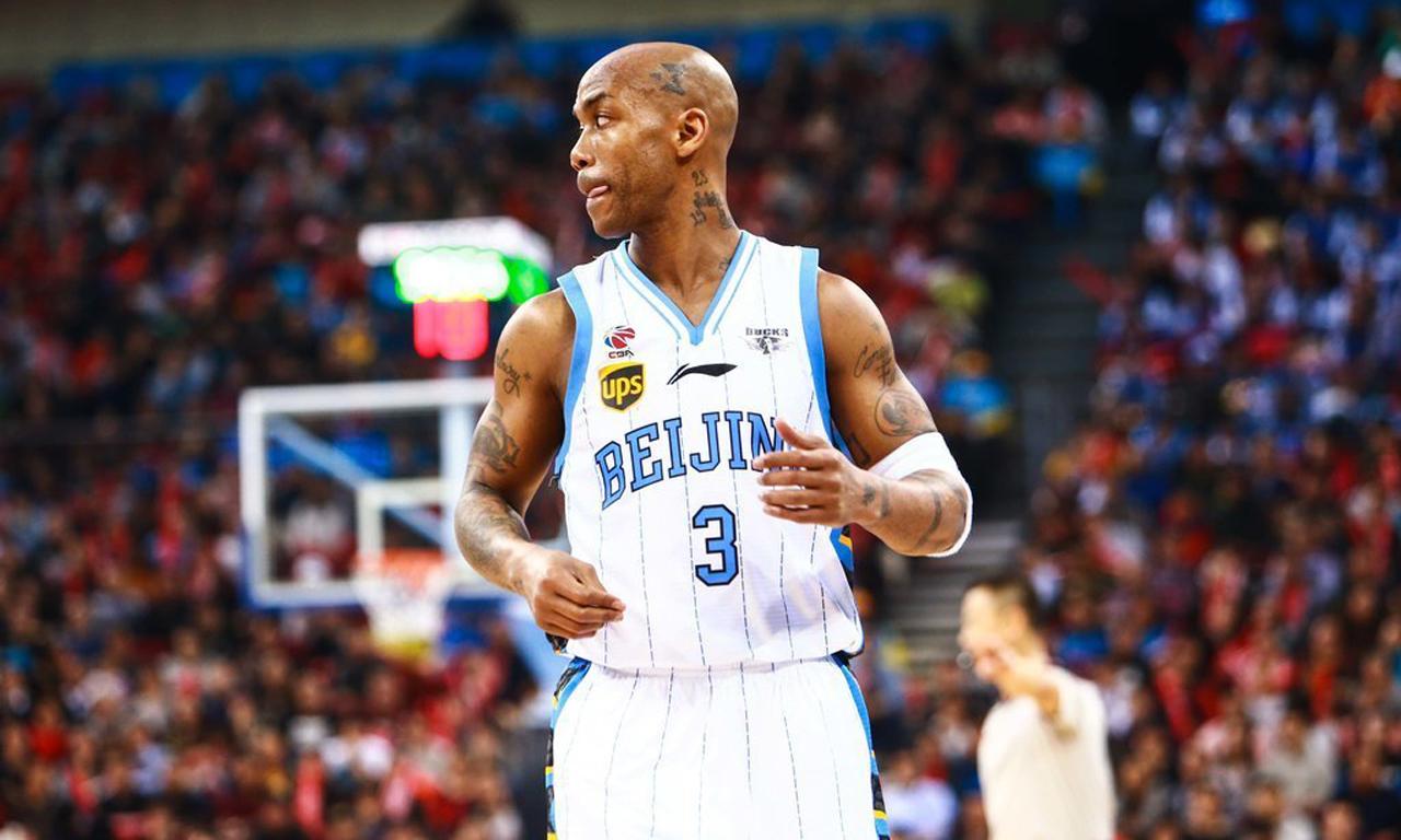 同样出走首钢 马布里被球迷称赞 新科冠军被骂惨!