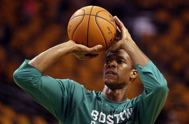 隆多唯一的弱点:投篮一直都是朗多的弱点,由于肩膀过宽,朗多的投篮