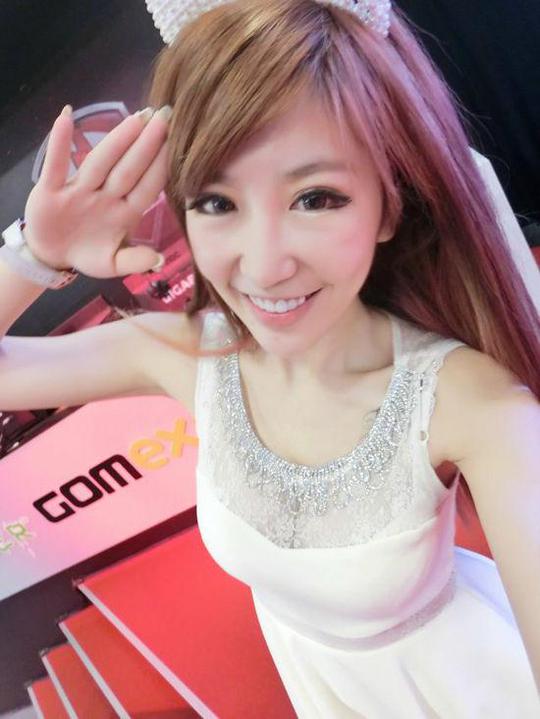 s4淘汰赛,omg3:0击败njws,笑笑和贝拉也为我们带来了精彩的解说.