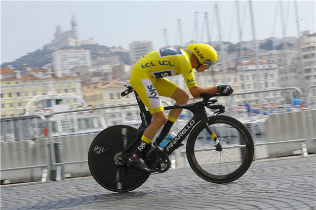天空车队的英国车手弗鲁姆在骑行中
