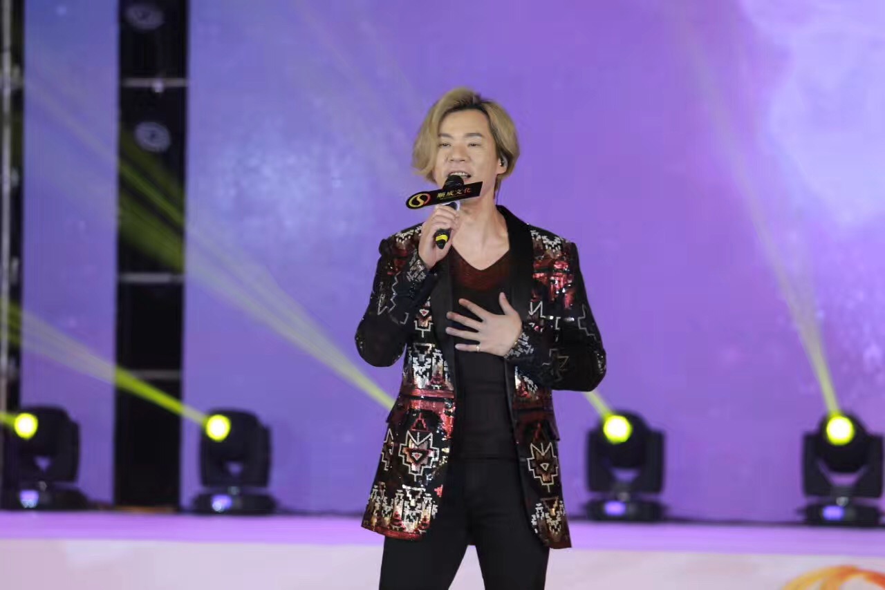 当晚答谢宴,更邀请台湾歌手杨培安,中国好生音学员黄勇等艺人献艺