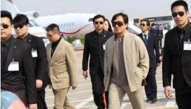 明星出场谁阵容最强?只服成龙,最后一位不可思议!
