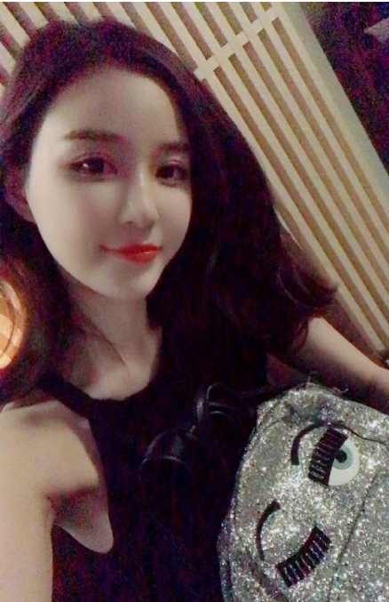 雪梨接受求婚摘掉王思聪女友的帽子佩服勇敢的富二代