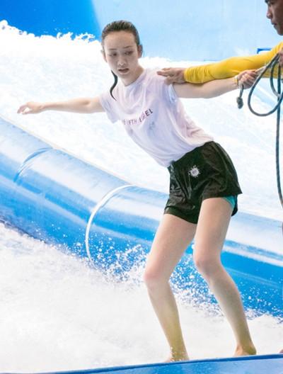 湿衣的王鸥实在太诱惑了内衣一览无余