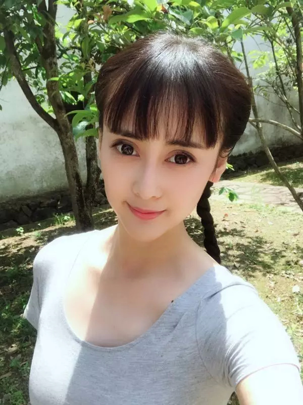 李嘉熙出道三年小公主蜕变百变女王