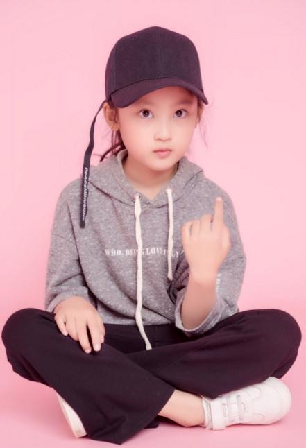 这个女孩和薛之谦,鹿晗/tfboys的亲密让粉丝狂吃醋