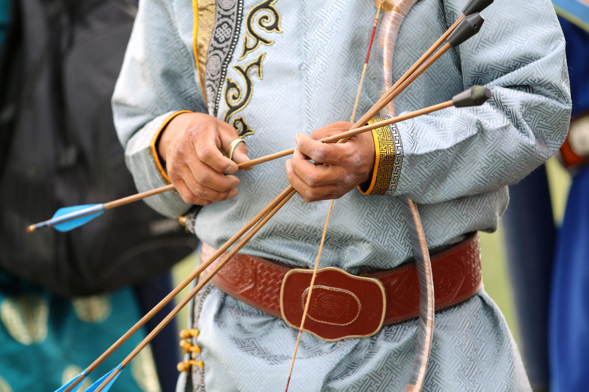 草原那达慕是"射雕英雄"们的聚集地|成吉思汗|蒙古|射箭_新浪新闻