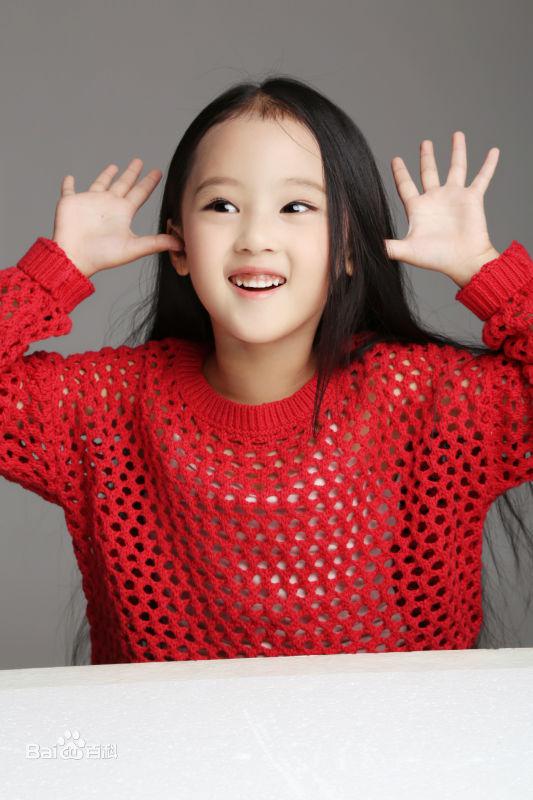 她叫做张婉儿,中国内地演员,2010年5月16日出生于北京.