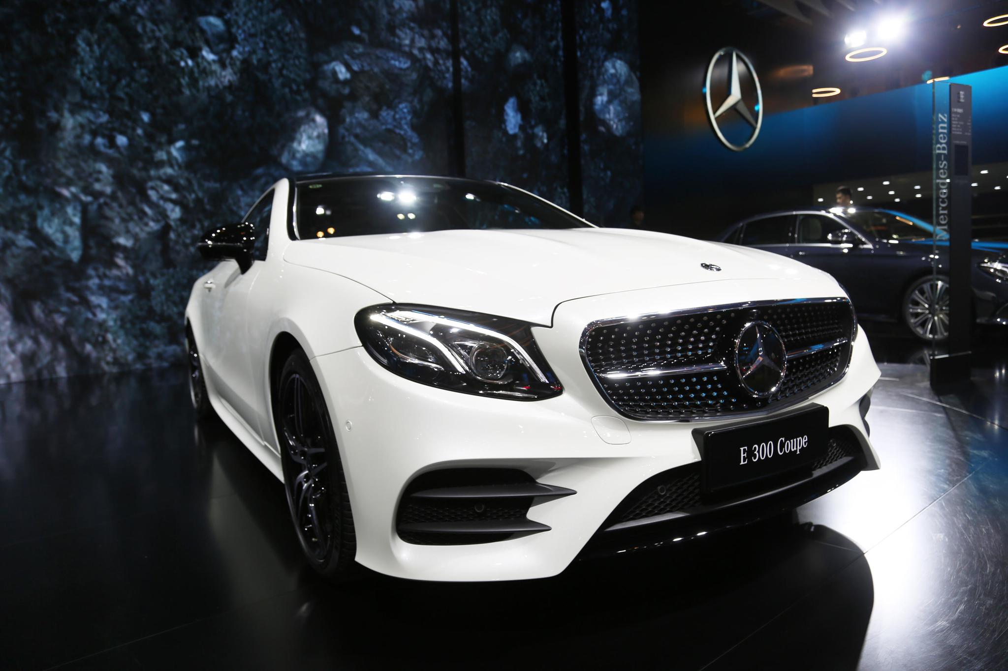 奔驰e300coupe65万级别轿跑车车展实拍