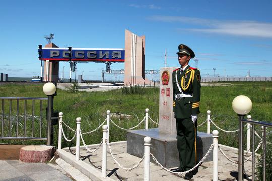 中国陆路口岸最大的国门 庄严的满洲里国门