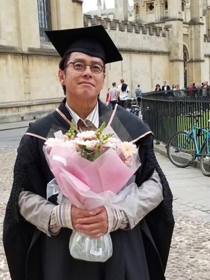 谭咏麟罕见晒儿子, 21岁谭晓风真是星二代中的清流