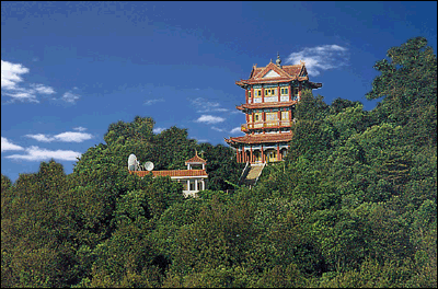 黄华山有五座寺庙,从而门口进入分别是觉仁寺,中寺,王母祠,上寺,老