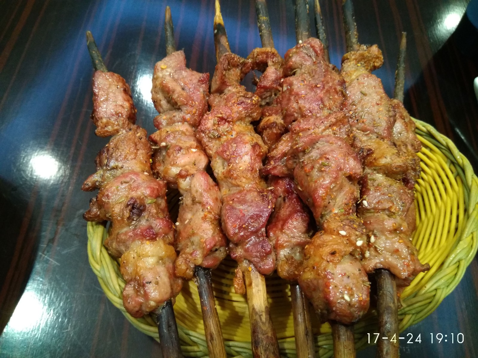 有种啤酒叫做夺命大乌苏平常人三瓶就倒