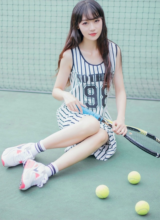 苗条女孩打网球,性感长腿吸睛|网球|女孩|吸睛_新浪新闻