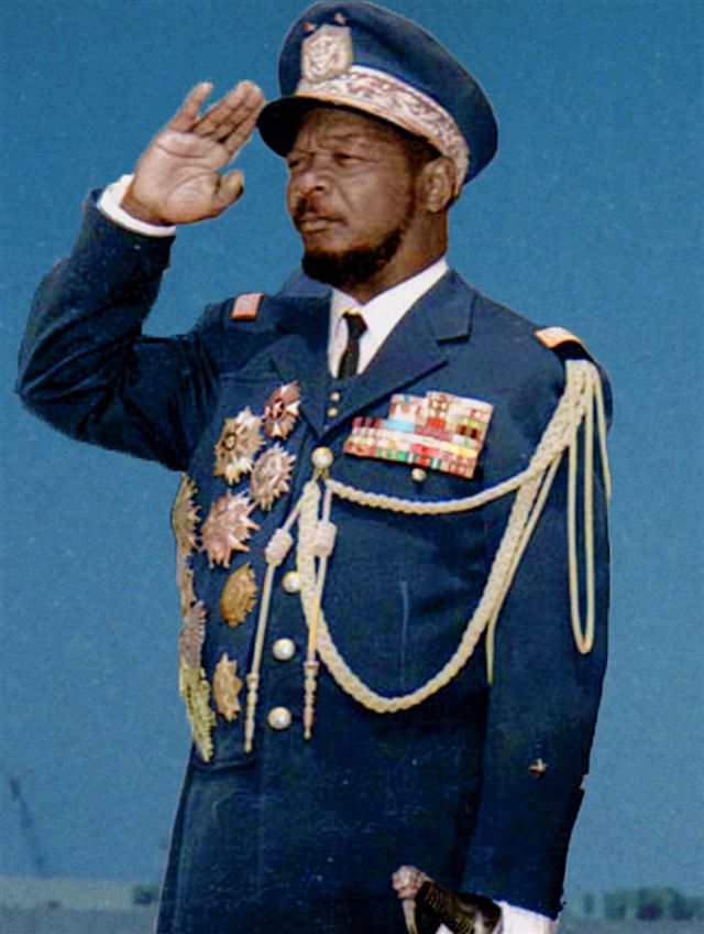 《战狼2》中的非洲:中非皇帝博卡萨和他的中国皇妃